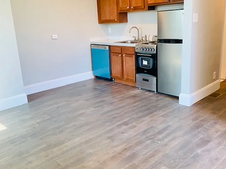 211 S Saint Clair St — Photo 2