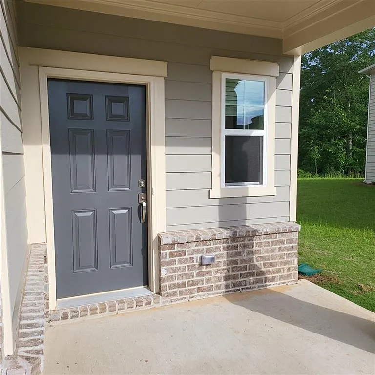 5 bed, 2.5 bath, 2388 sqft, $2,300 — Photo 3