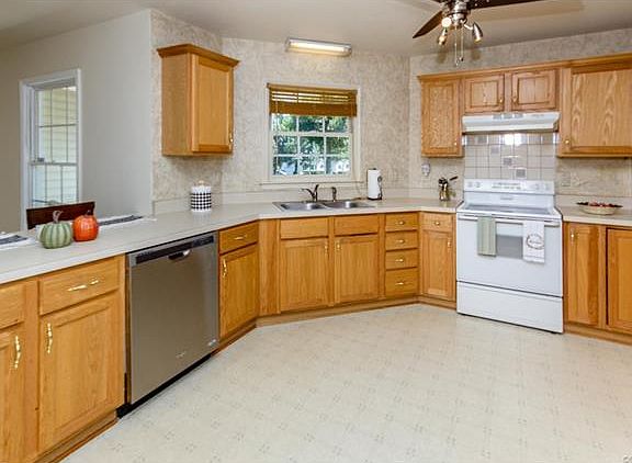 3rd image of 24414 Plantation Dr