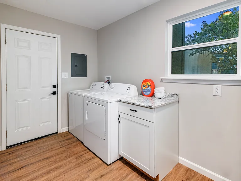 624 Hillcrest Frst — Photo 40
