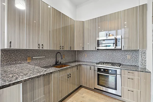 Sold by Modern Spaces | media 7