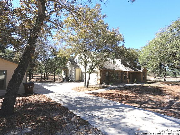 5th image of 104 Whispering Oaks Dr