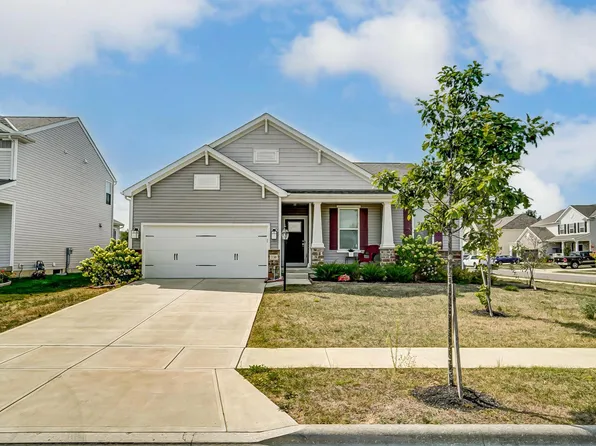 330 Shelter Cove Dr, Pataskala, OH 43062