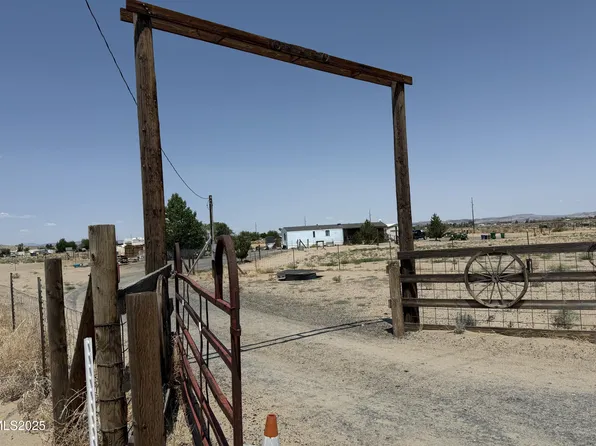1150 W Cougar St, Silver Springs, NV 89429