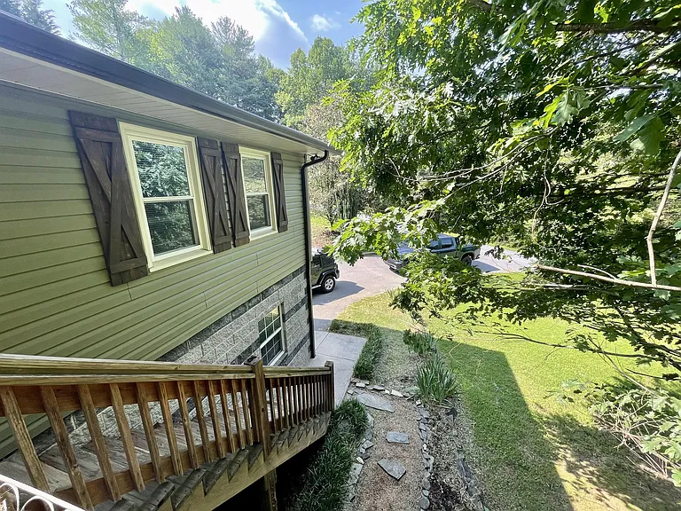 225 Darnell Ln — Photo 2