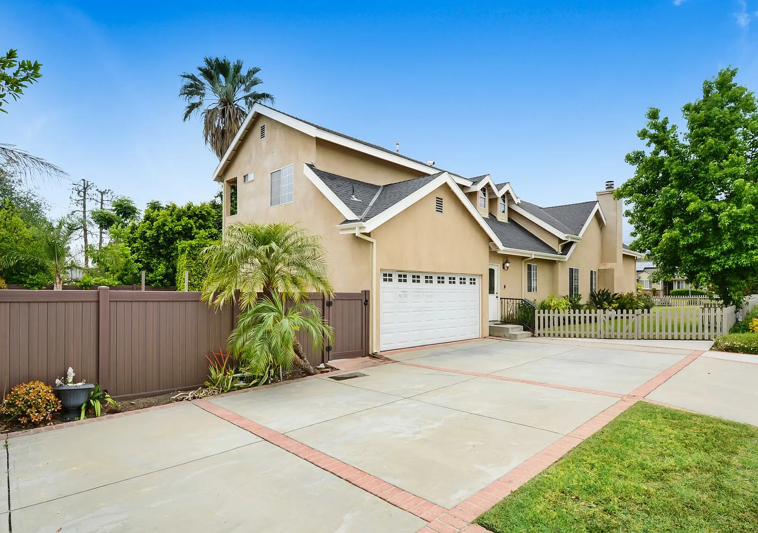 Gorgeous 3,000+ sq ft home in Glendora with Pool! — Photo 2