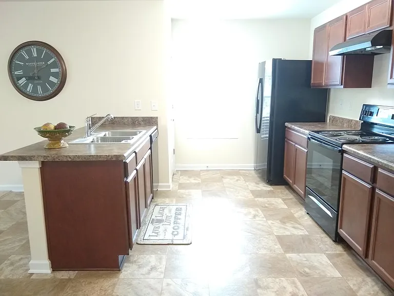 141 Brockett Dr — Photo 4