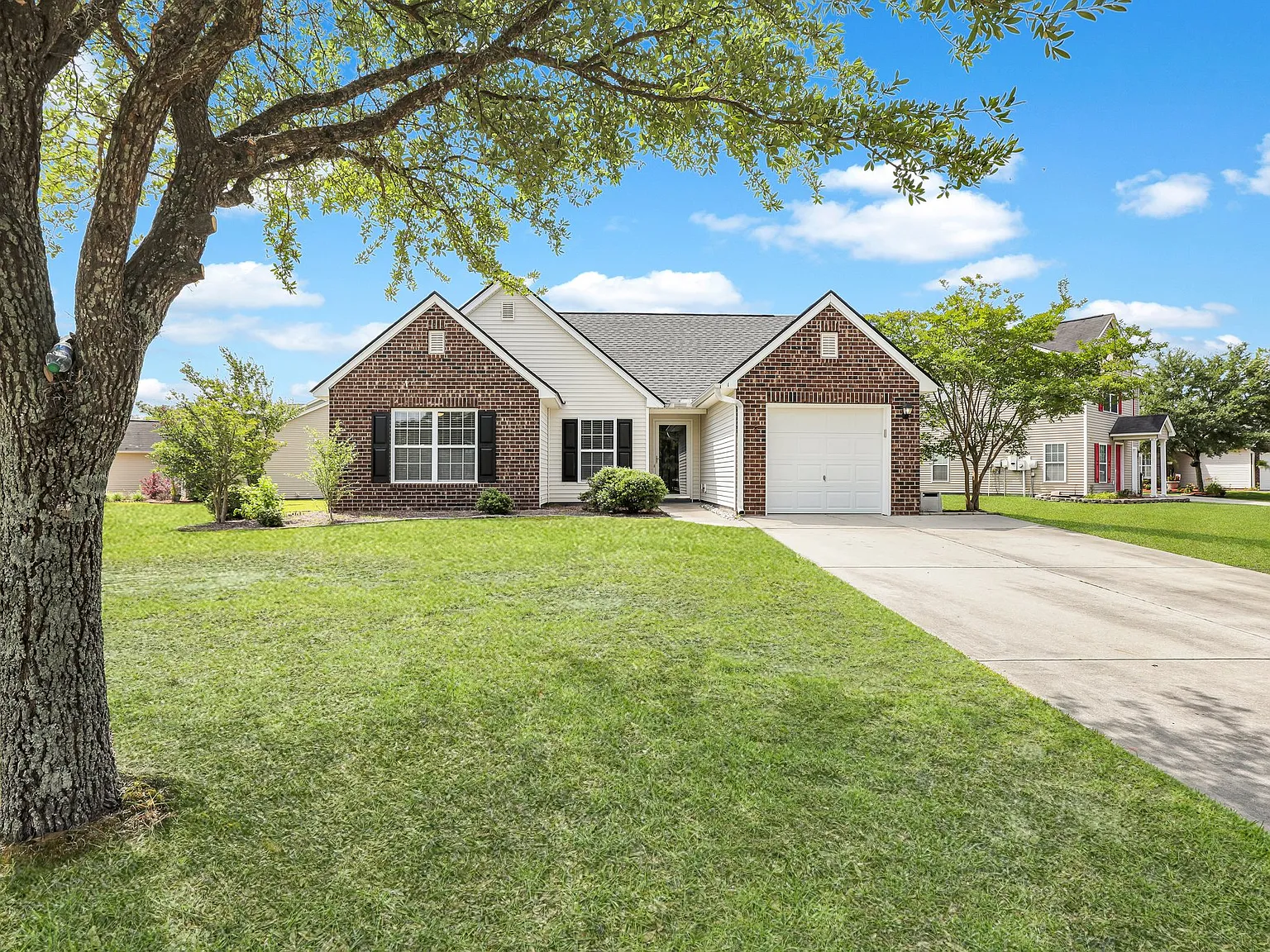 3 bed, 1298 sqft, $2,199 — Photo 1