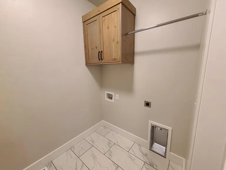 409 S Hamlin Ln — Photo 25