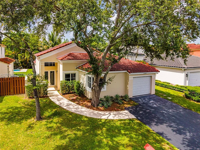 11747 SW 90th Ter — Photo 1