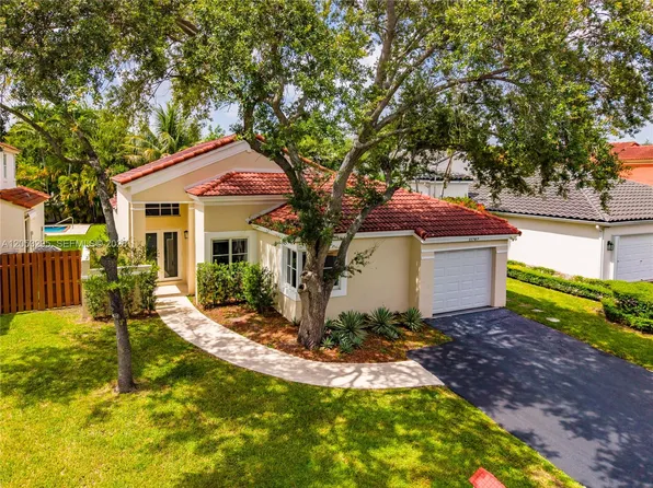 11747 SW 90th Ter, Miami, FL 33186
