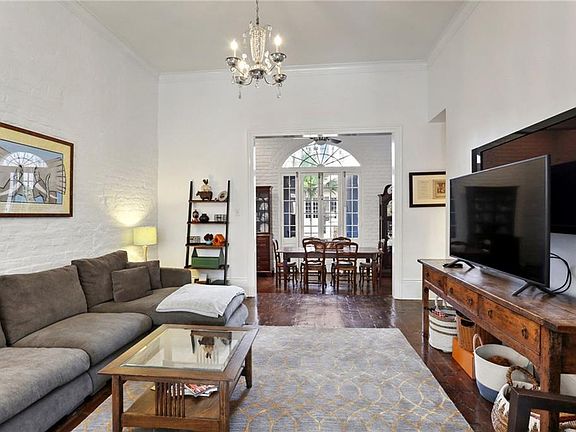 5th image of 927 Saint Philip St