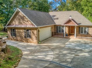 906 Rocky Cove Ln, Denton, NC 27239