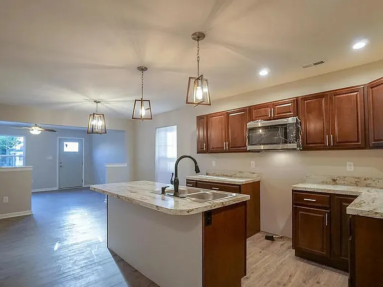 402 Dr W J Hodge St #J — Photo 9