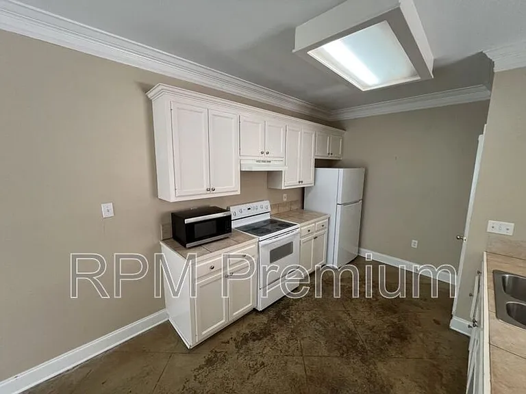 5557 Arialo Dr — Photo 10