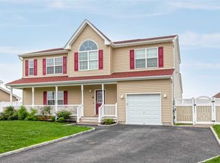 34 Dr Reed Blvd, Amityville, NY 11701