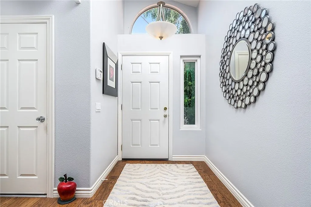 3 bed, 1302 sqft, $3,500 — Photo 4