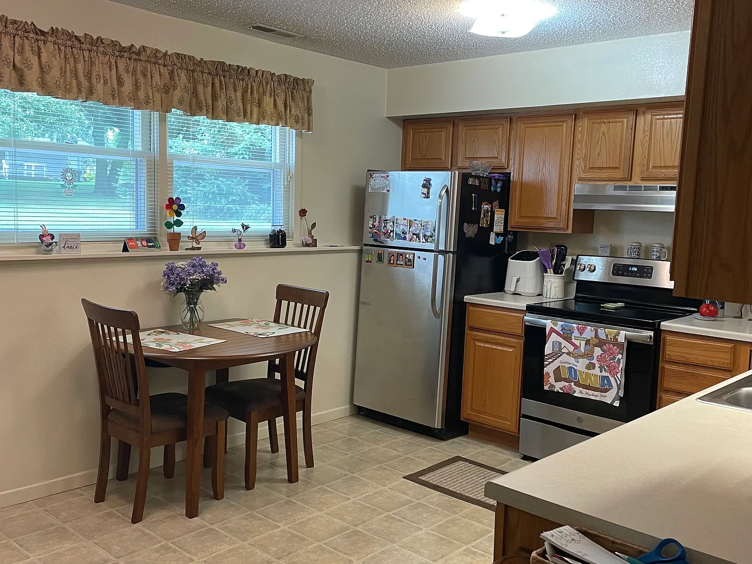 3 bed, 1.5 bath, 1220 sqft, $1,500 — Photo 3