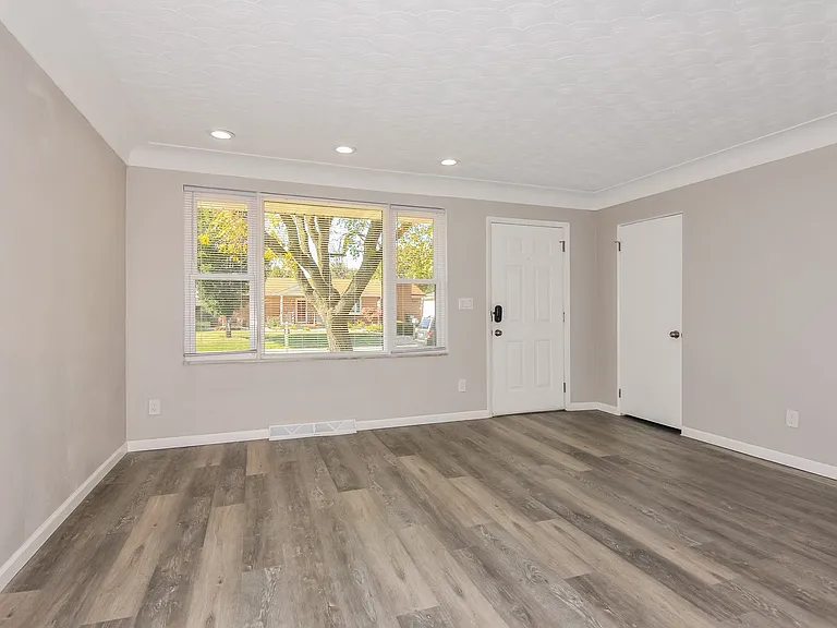 1485073_019_living_room_13275425.jpg