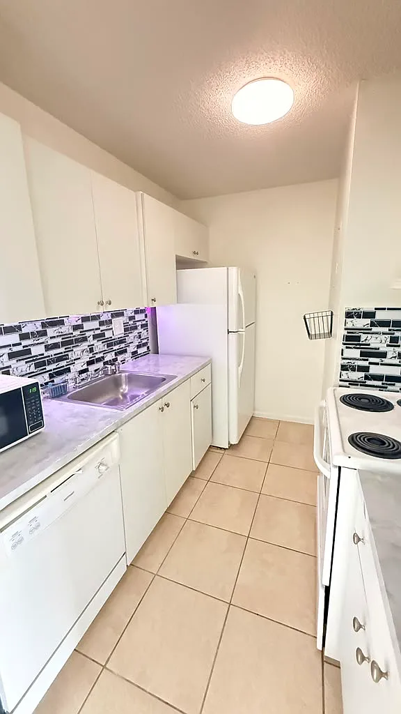 2 bed, 784 sqft, $2,150 — Photo 2