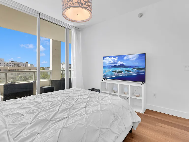 6799 Collins Ave #412 — Photo 9