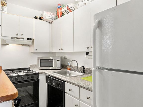 4th image of 222 W 14th St APT 5F