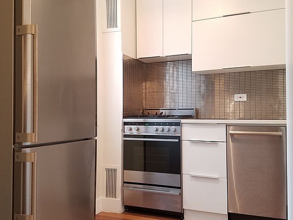5th image of 200 E 30th St APT 5M