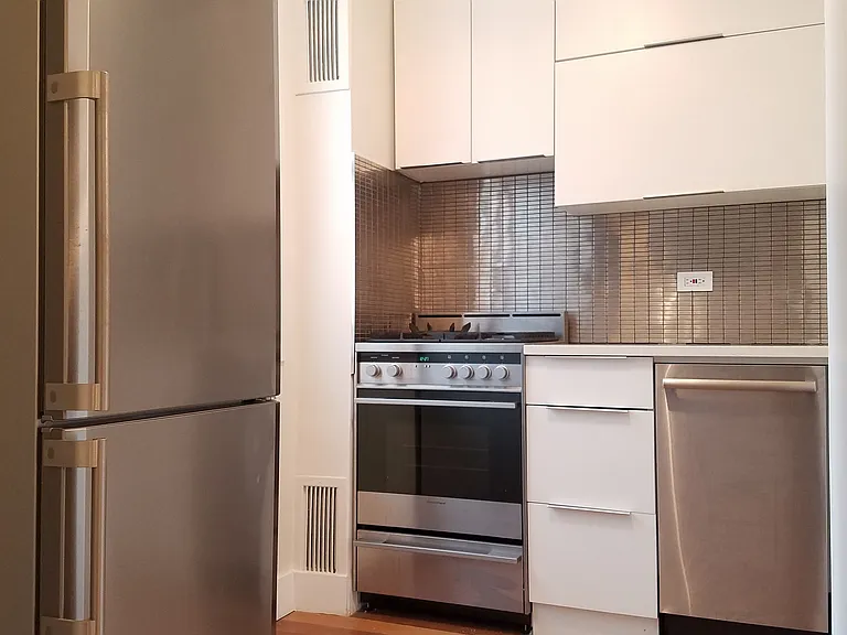 200 E 30th St #5M — Photo 5