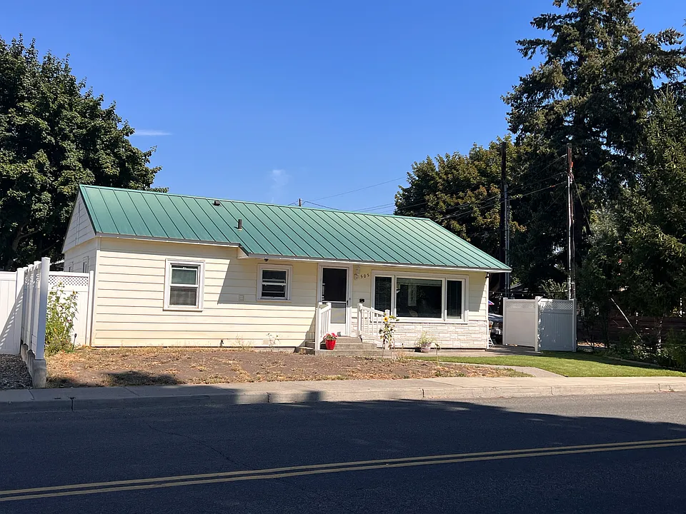 505 E Manitoba Ave