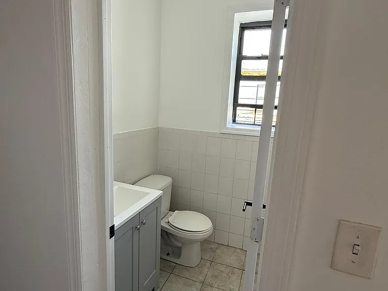 244 S Broadway #3E — Photo 6