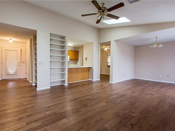 4th image of 1211 W Linda Ln