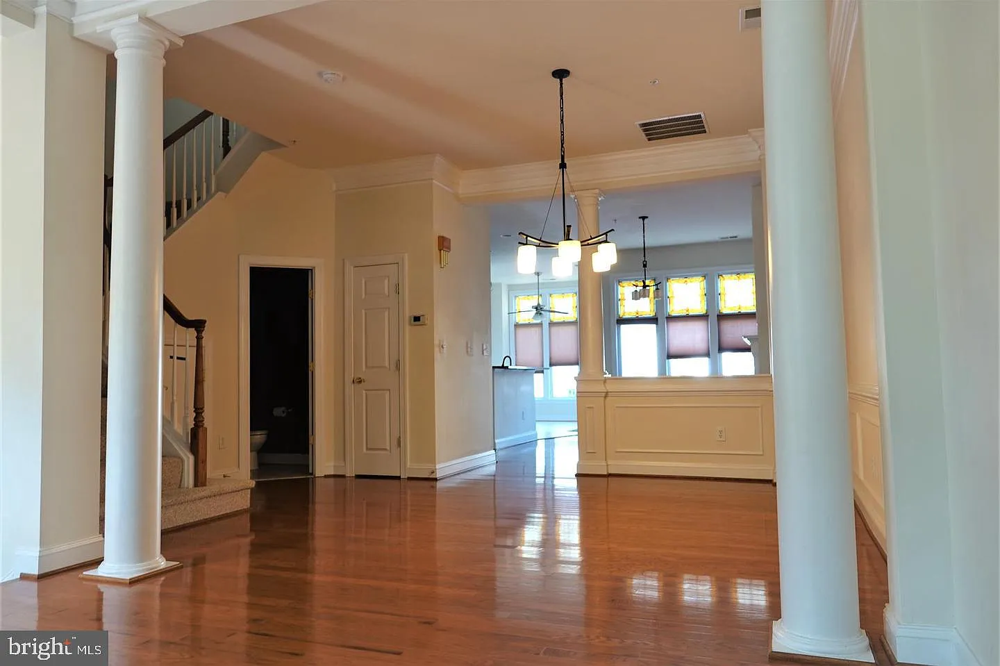 4 bed, 3.5 bath, 1954 sqft, $3,800 — Photo 4
