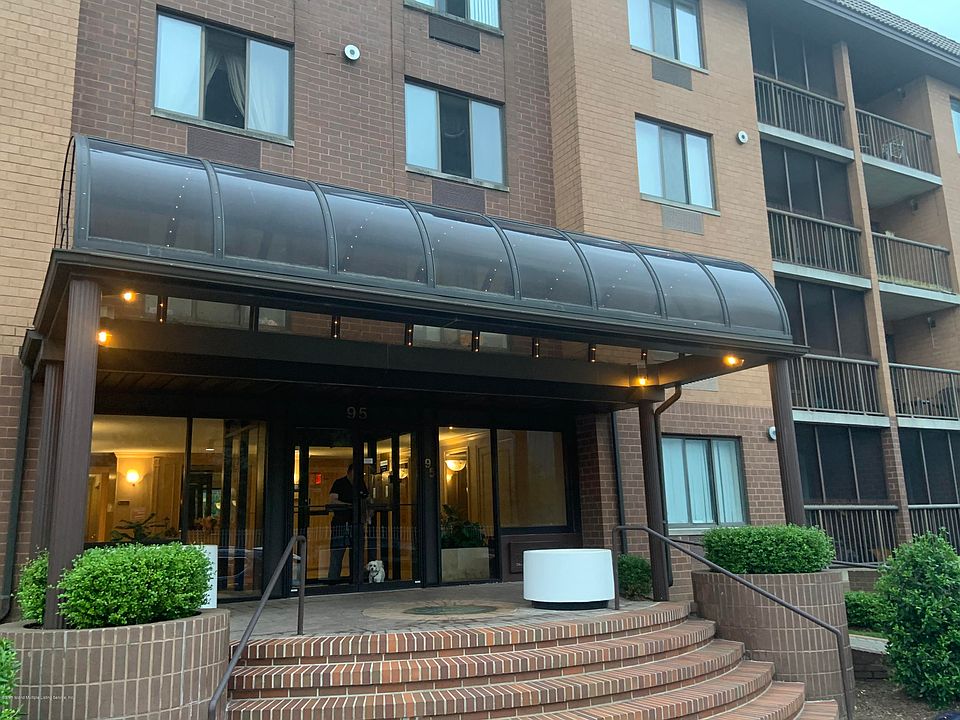 1st image of 95 Essex Dr APT 4D