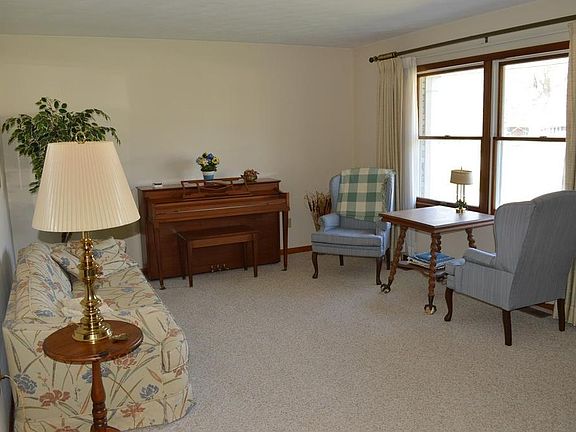 2nd image of 2510 Rosewood Dr