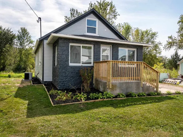 E7465 County Road C, North Freedom, WI 53951