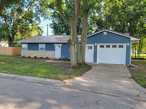 2nd image of 320 W 17th St