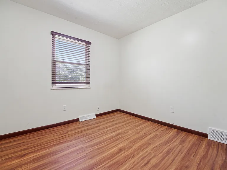1806 Balsamridge Rd — Photo 10