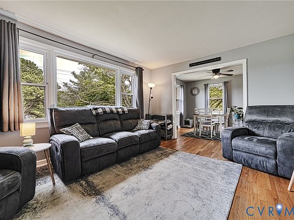 4th image of 615 W Chapel Dr