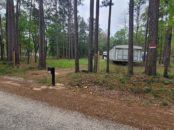 4th image of 451 N Higgins Rd