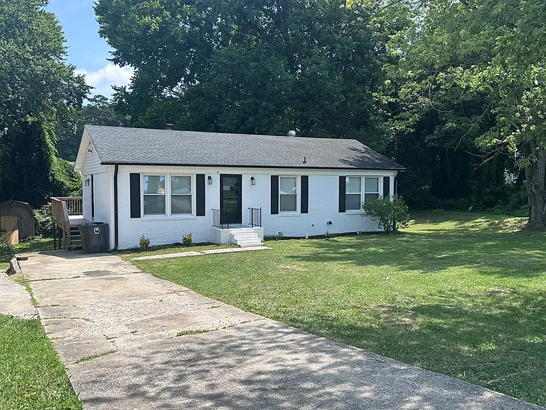2909 Woodhill Ln — Photo 1