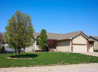 2118 E Quail Hollow St, Derby, KS 67037