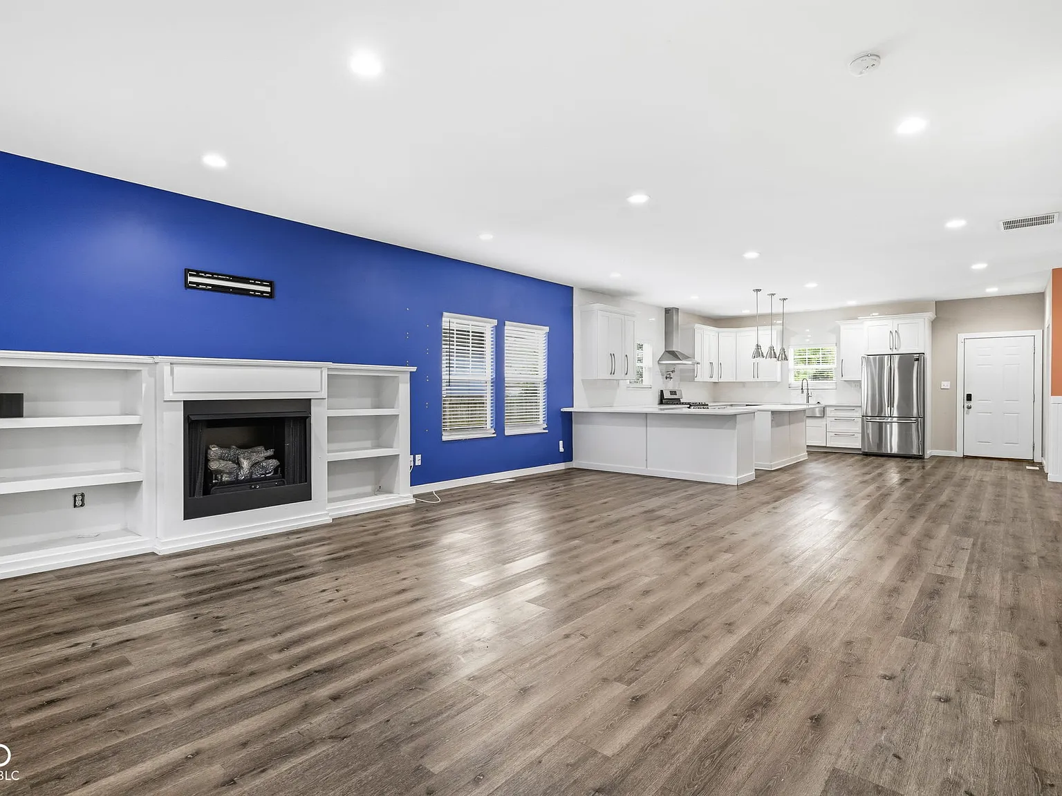 4 bed, 3.0 bath, 3528 sqft, $3,650 — Photo 4