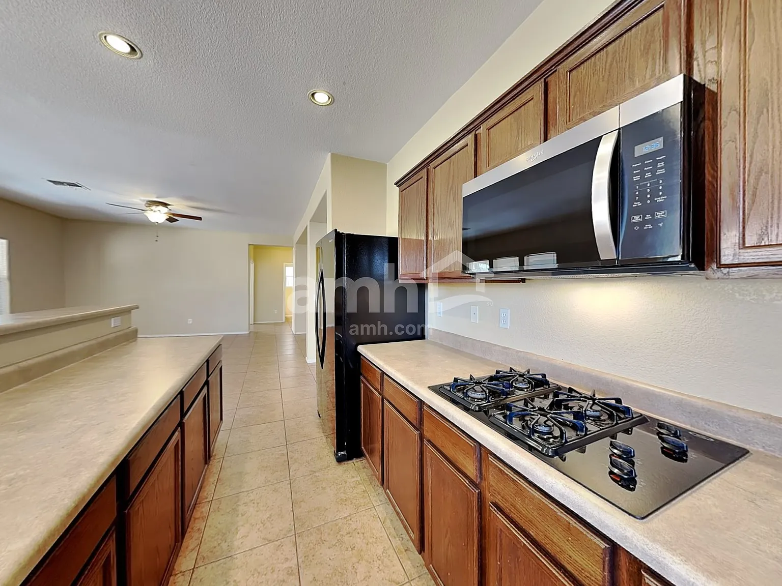 4 bed, 2.5 bath, 3040 sqft, $2,710 — Photo 3