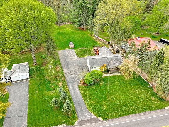 4th image of 924 Ridge Rd