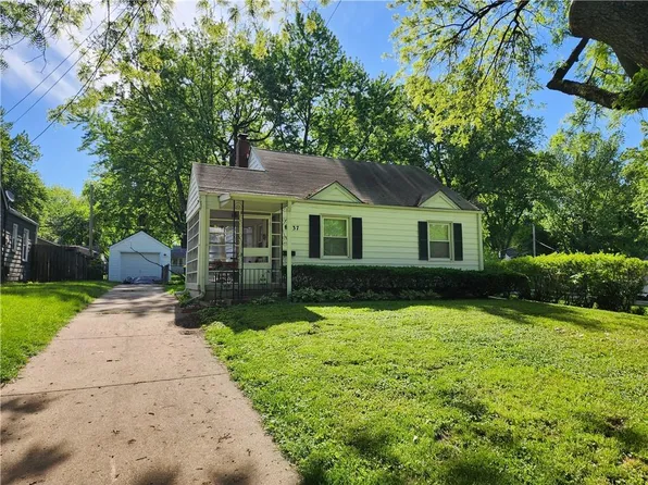 8237 Belleview Ave, Kansas City, MO 64114