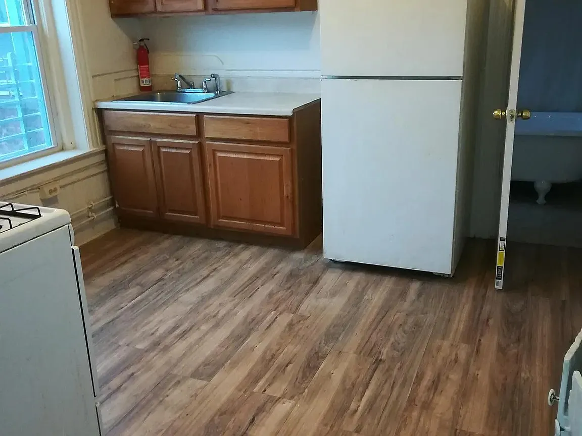 3 bed, $2,200 — Photo 3