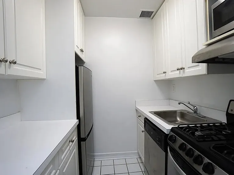 229 E 80th St #3A — Photo 2