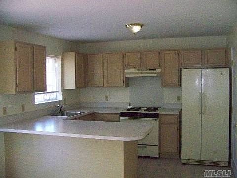 3rd image of 206 Hendrick Ave