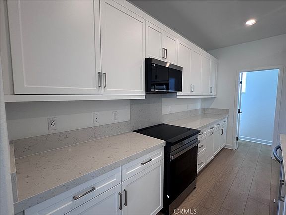 3rd image of 300 Honeysuckle Way