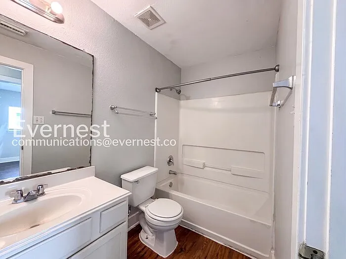1043 Grassy View Dr — Photo 14